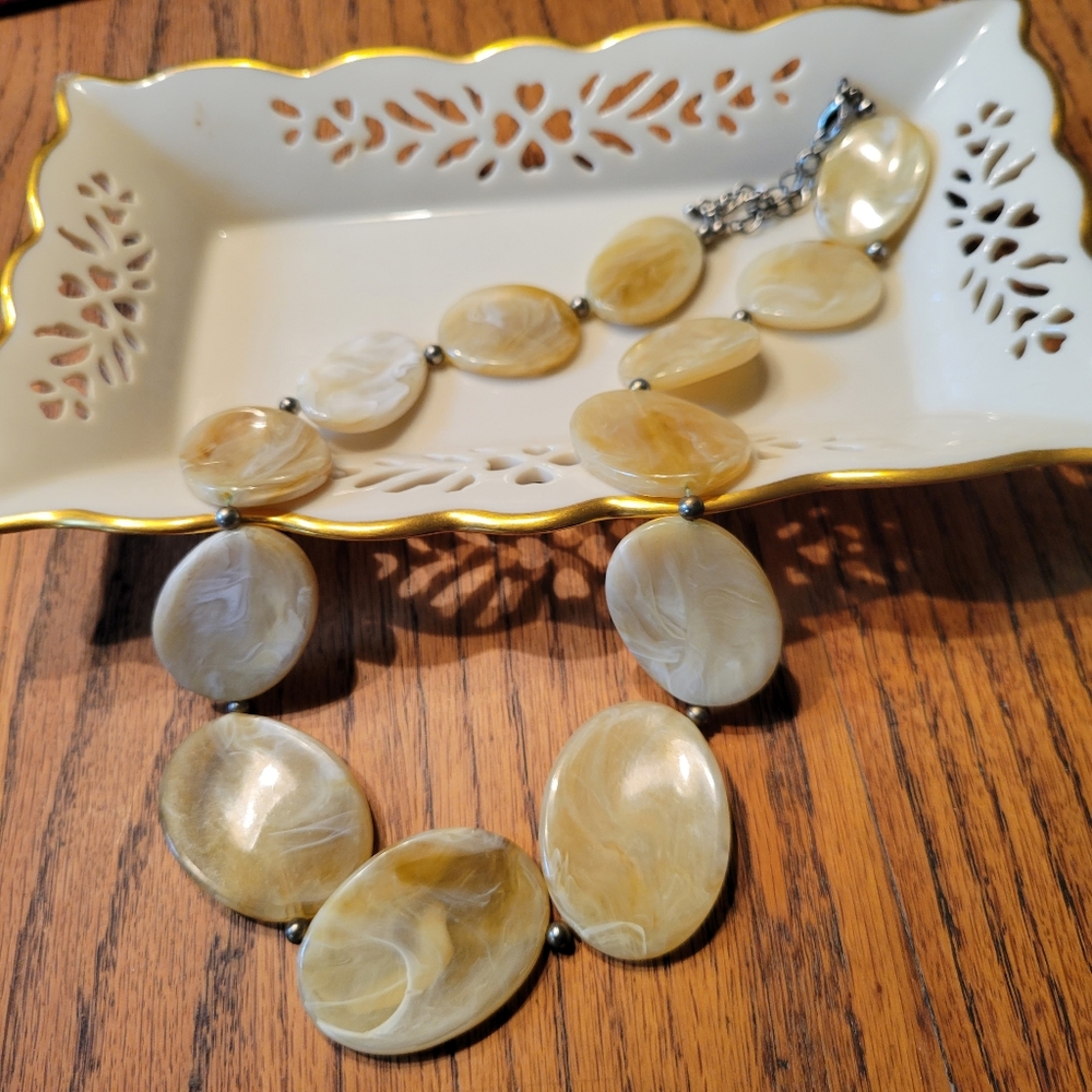 Statement Necklace Single Strand Shell Toned